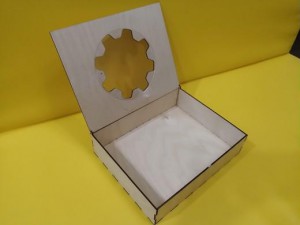 Сувенирная коробочка из фанеры